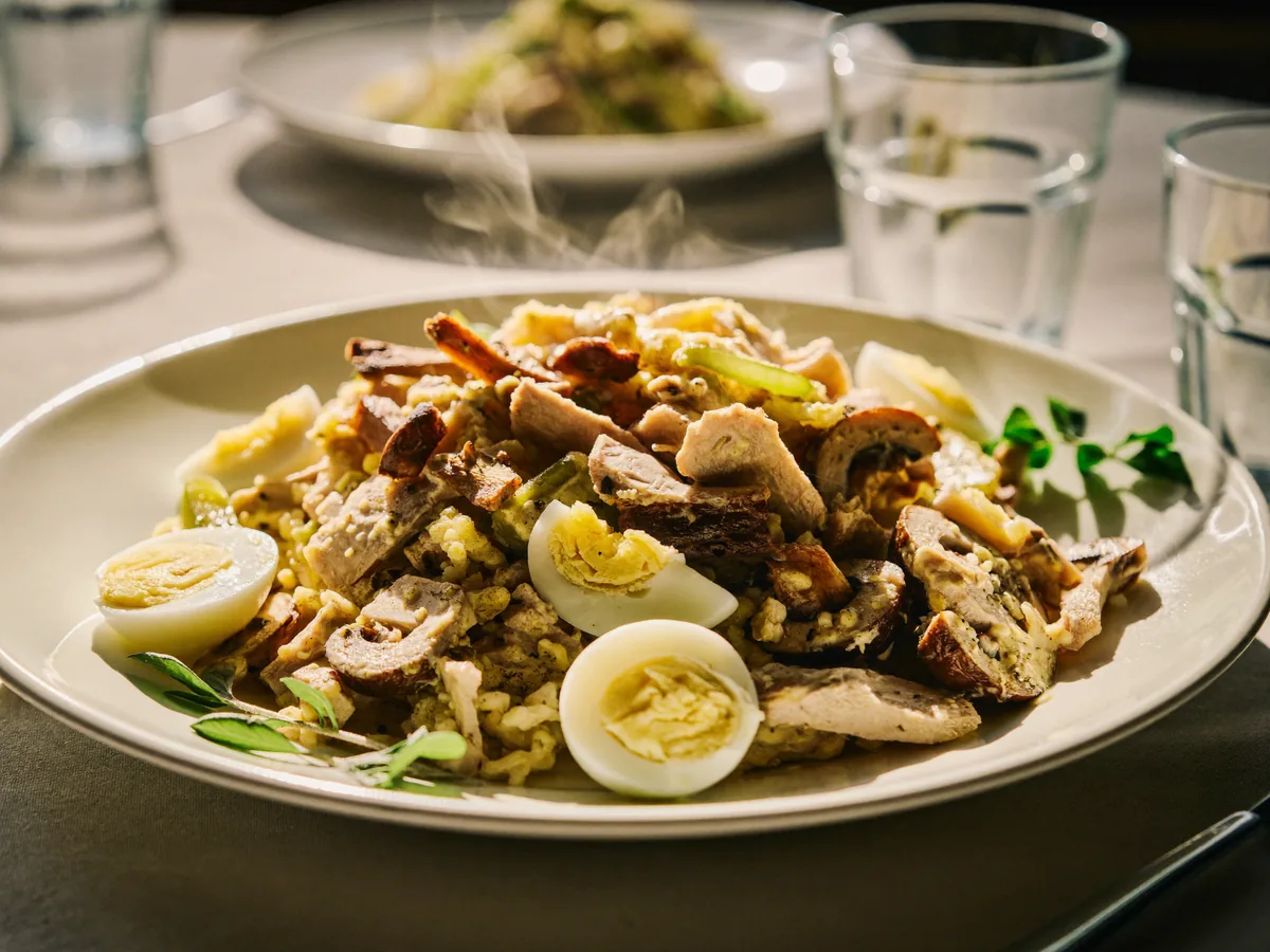 Салат рафаэлло с курицей и грибами