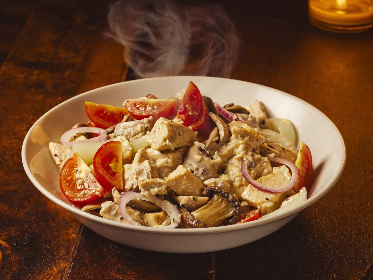 Салат с брынзой и курицей