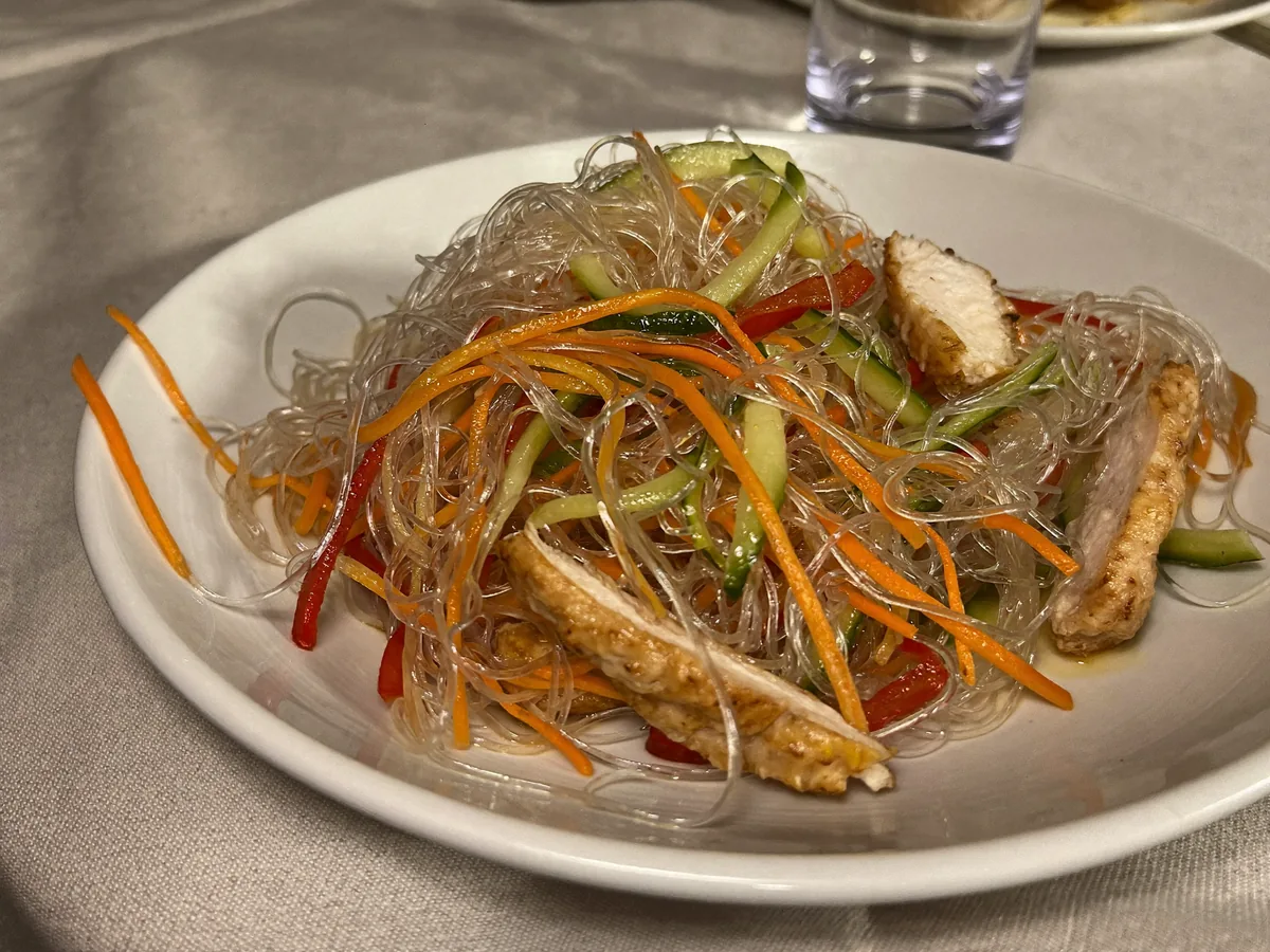Салат с фунчозой и корейской морковью