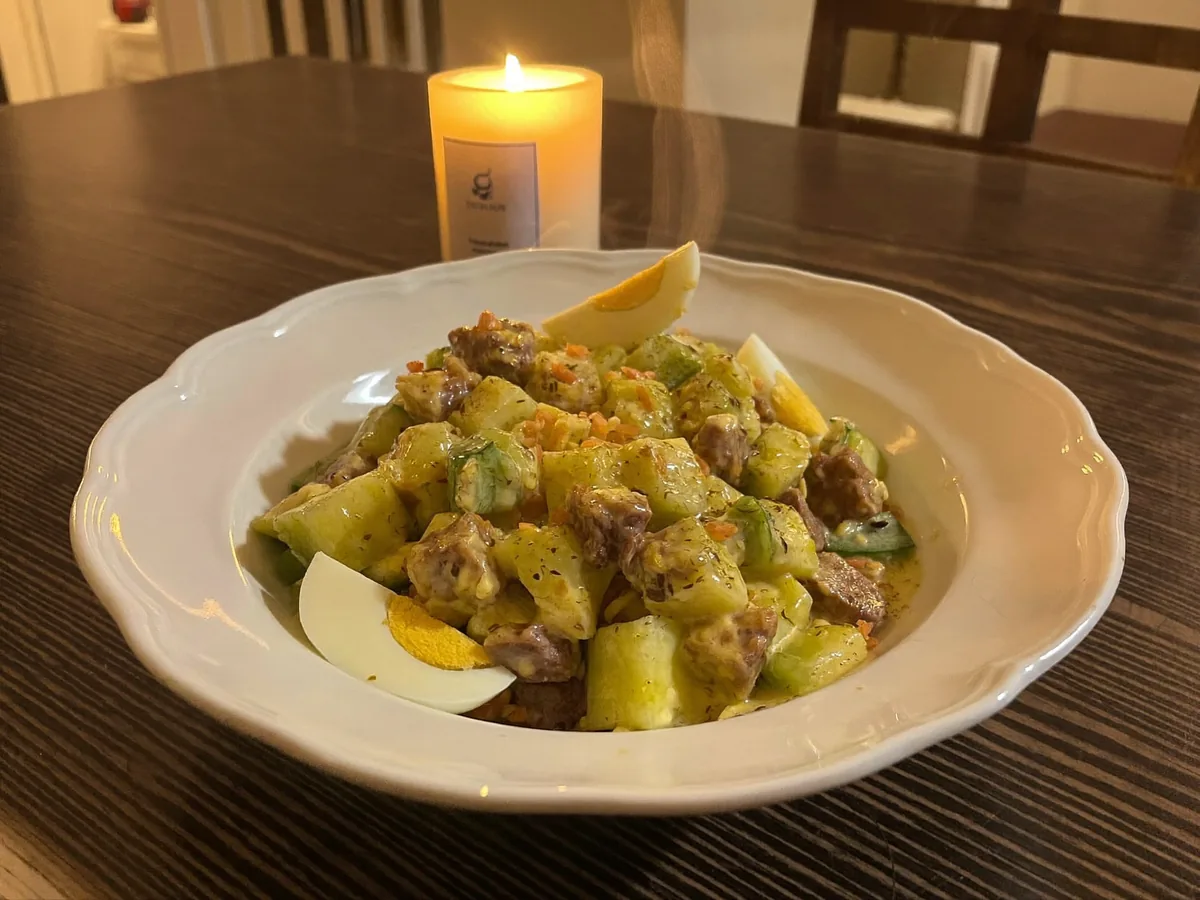 Салат с говядиной и маринованными огурцами