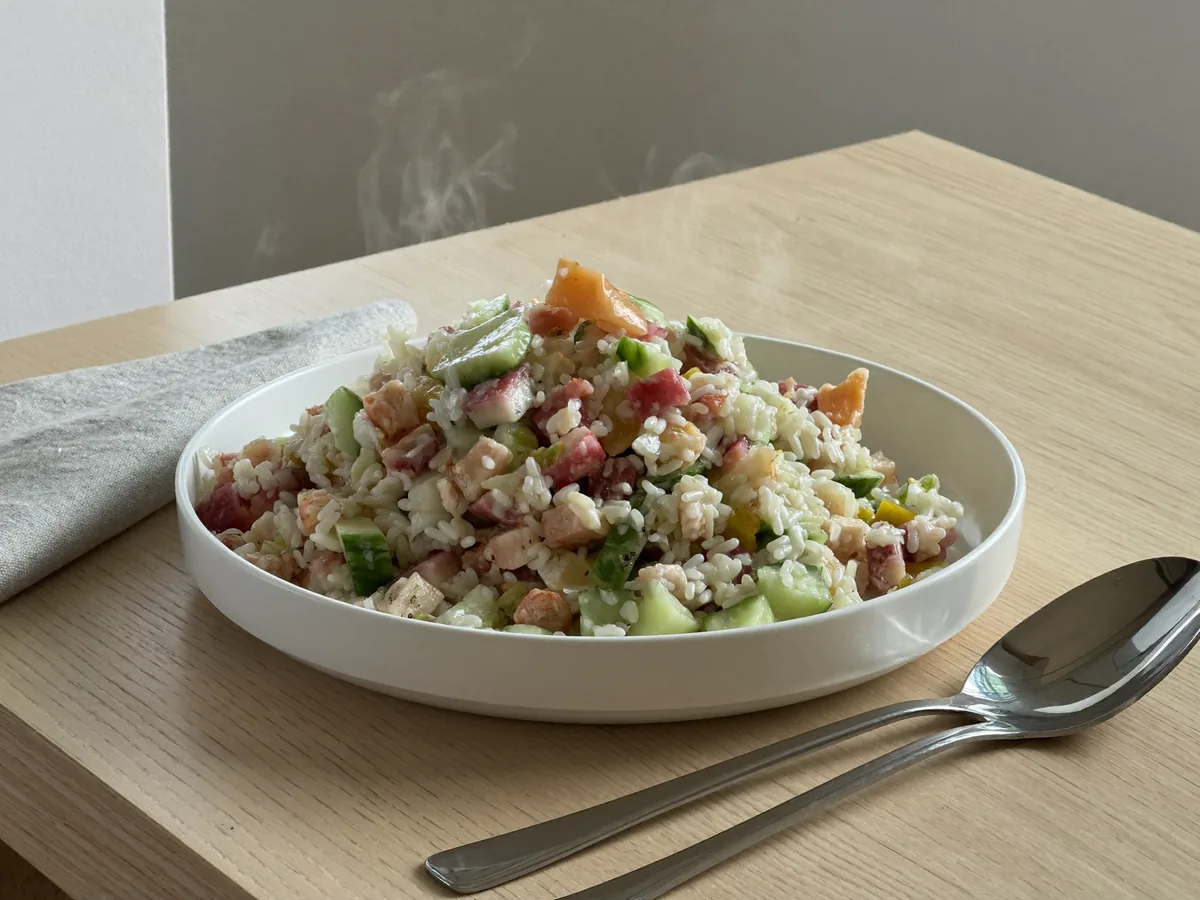 Салат с кальмарами и капустой