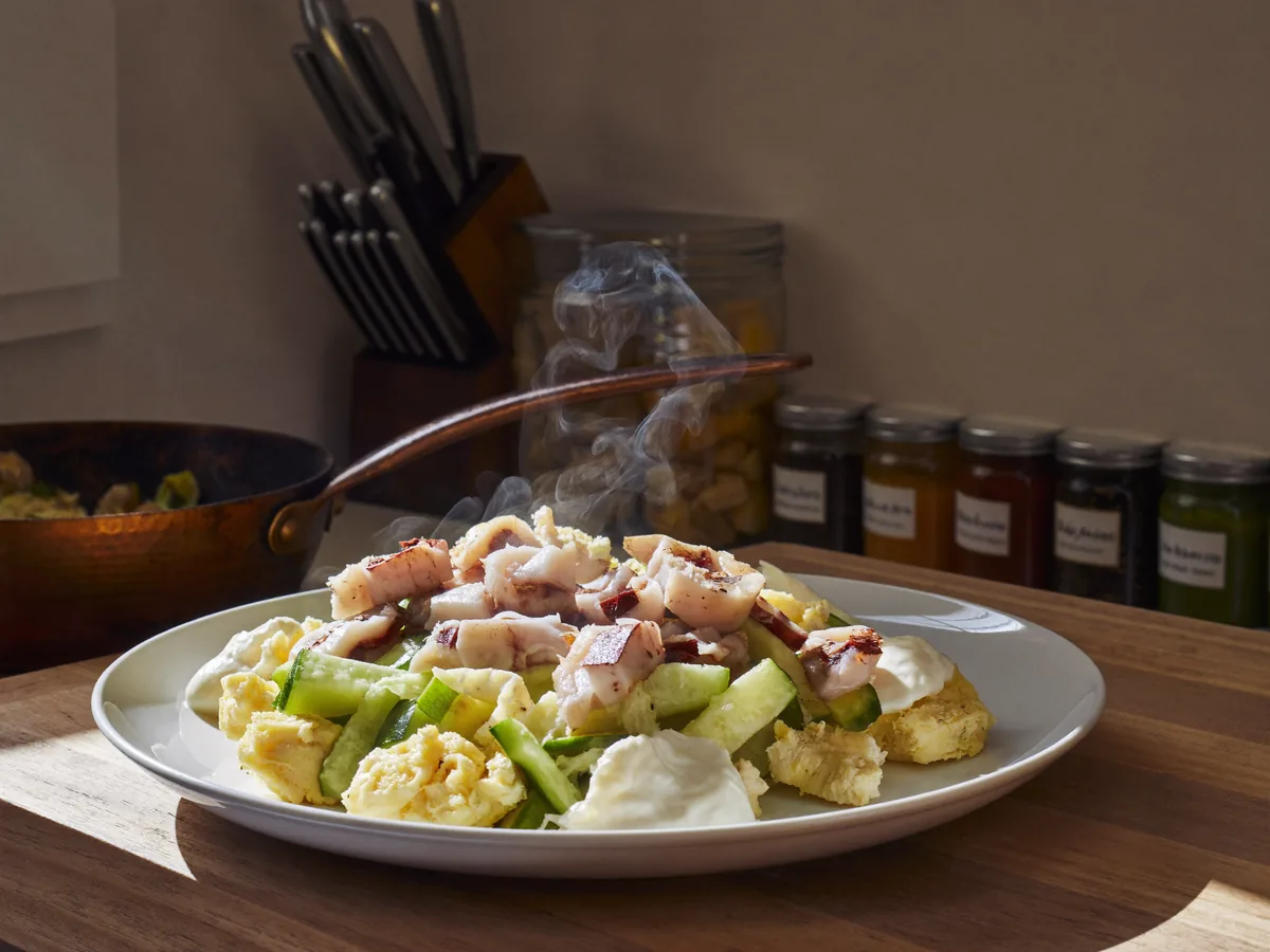 Салат с кальмаром и сметаной