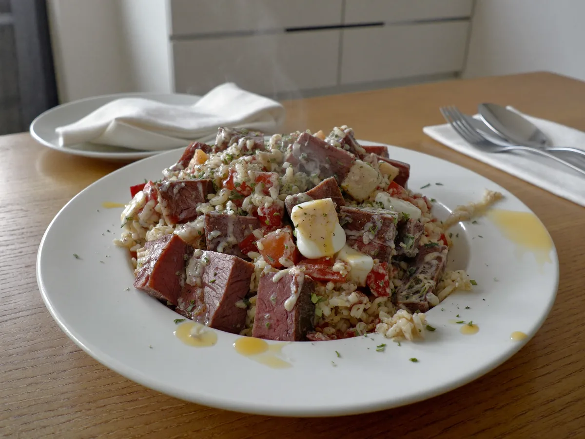 Салат с печенью минтая и рисом