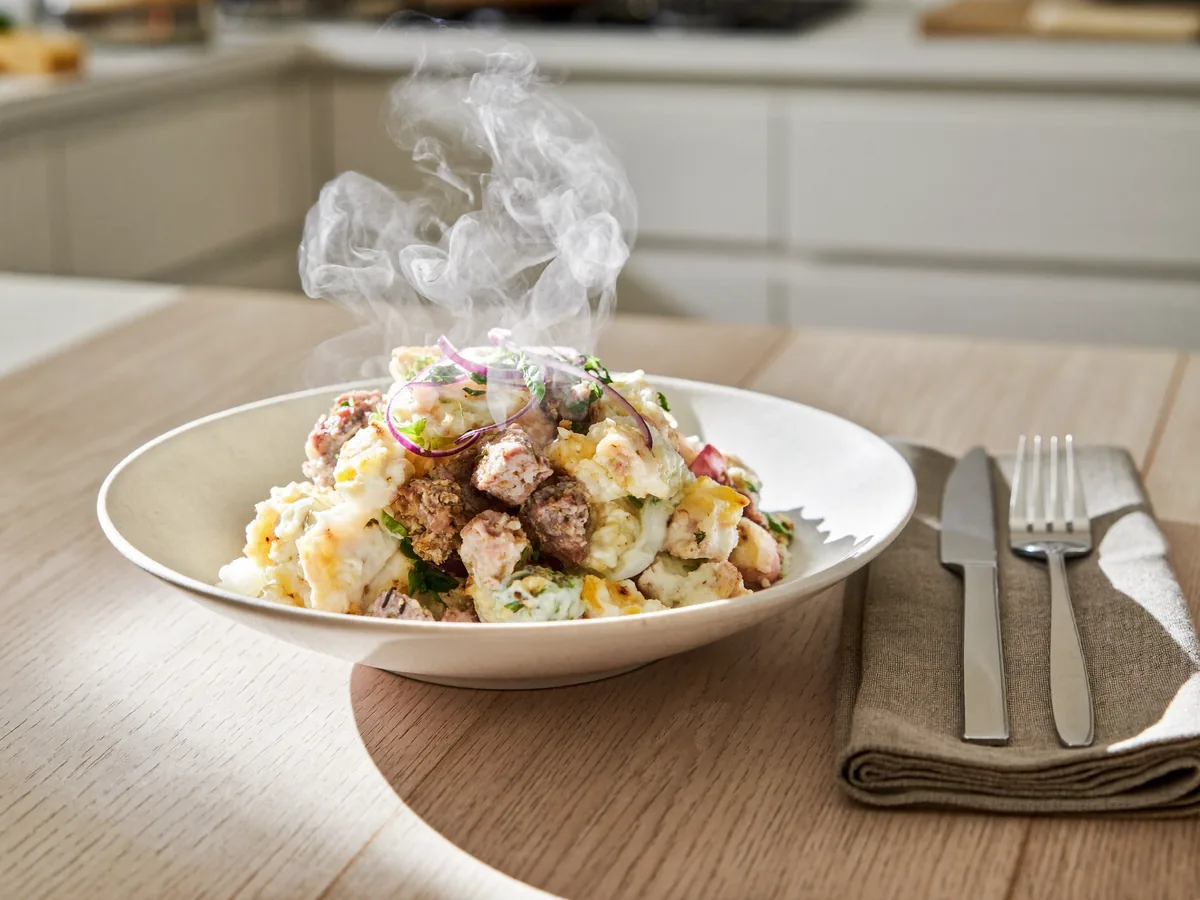 Салат с редькой и говядиной