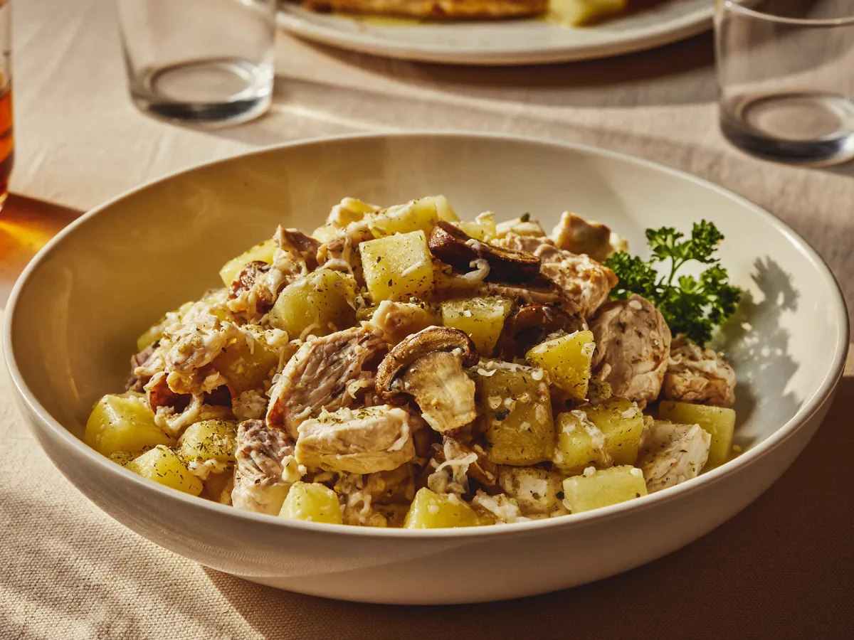 Салат "Викинг" с курицей и ананасами