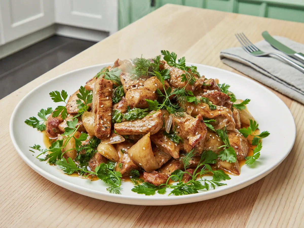 Сочное мясо индейки на сковороде кусочками