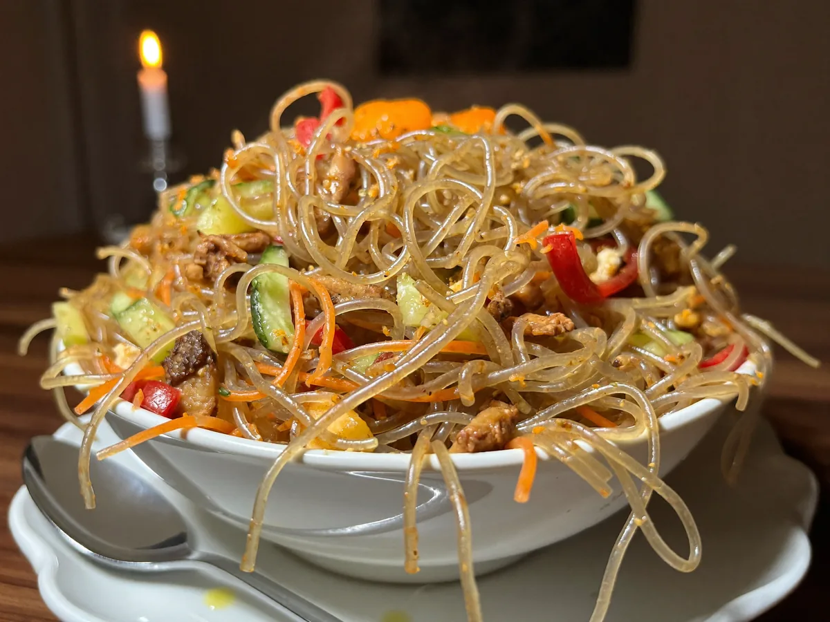 Суп с фунчозой и грибами