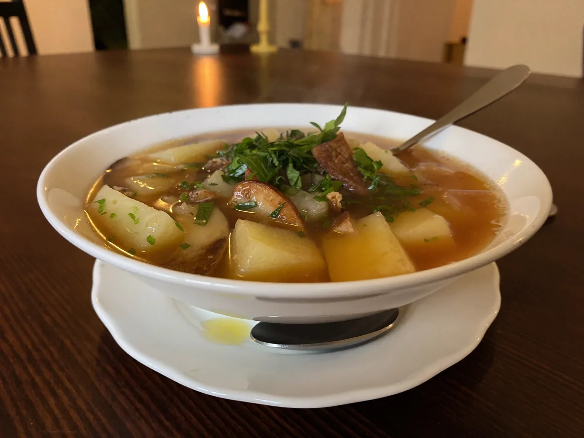 Суп с крапивой и грибами
