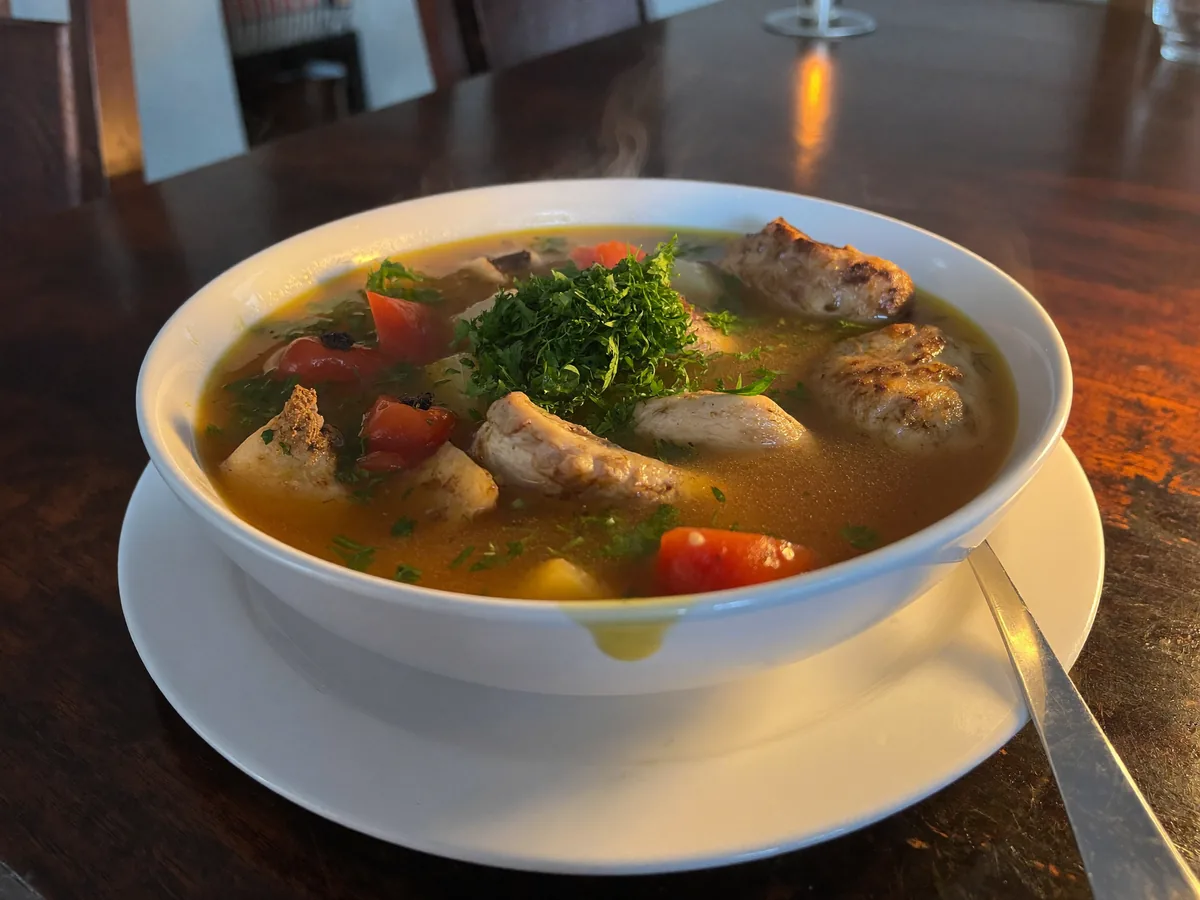 Томатный суп с куриными сердечками