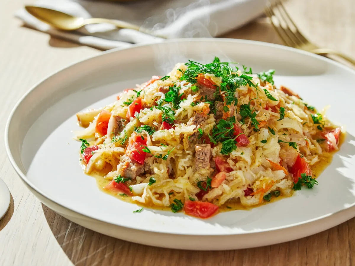 Тушеная капуста с куриной грудкой