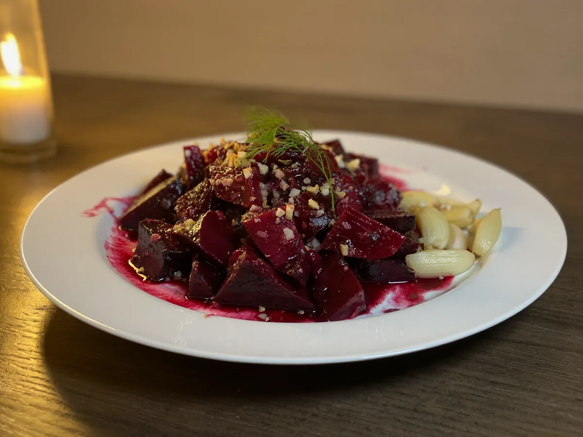 Вареная свекла с чесноком и маслом