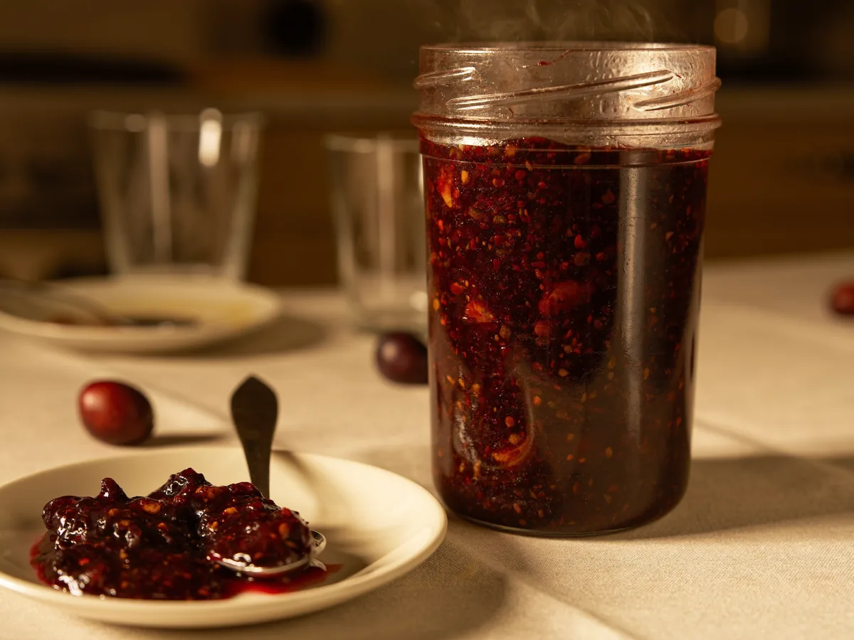 Варенье из сливы с какао, маслом и орехами