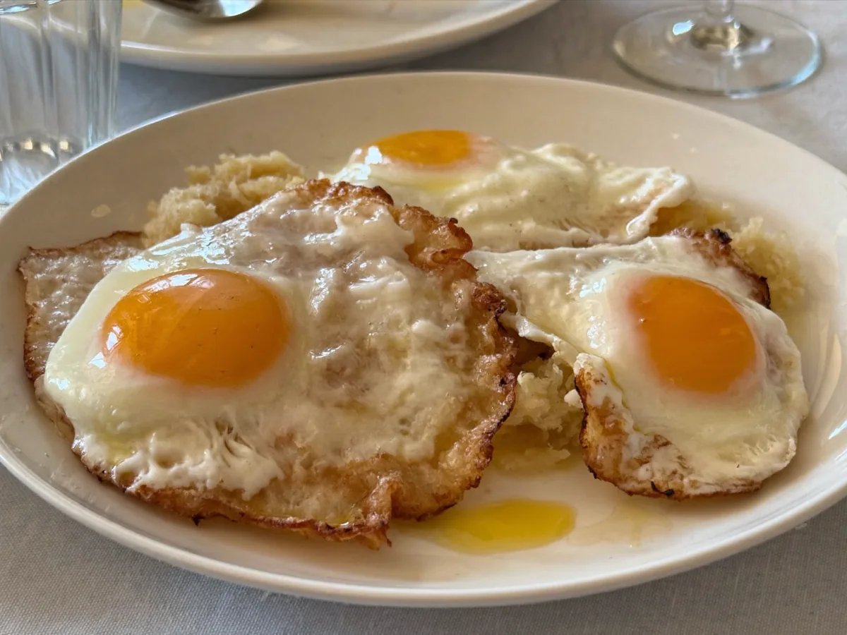 Яичница на топленом масле