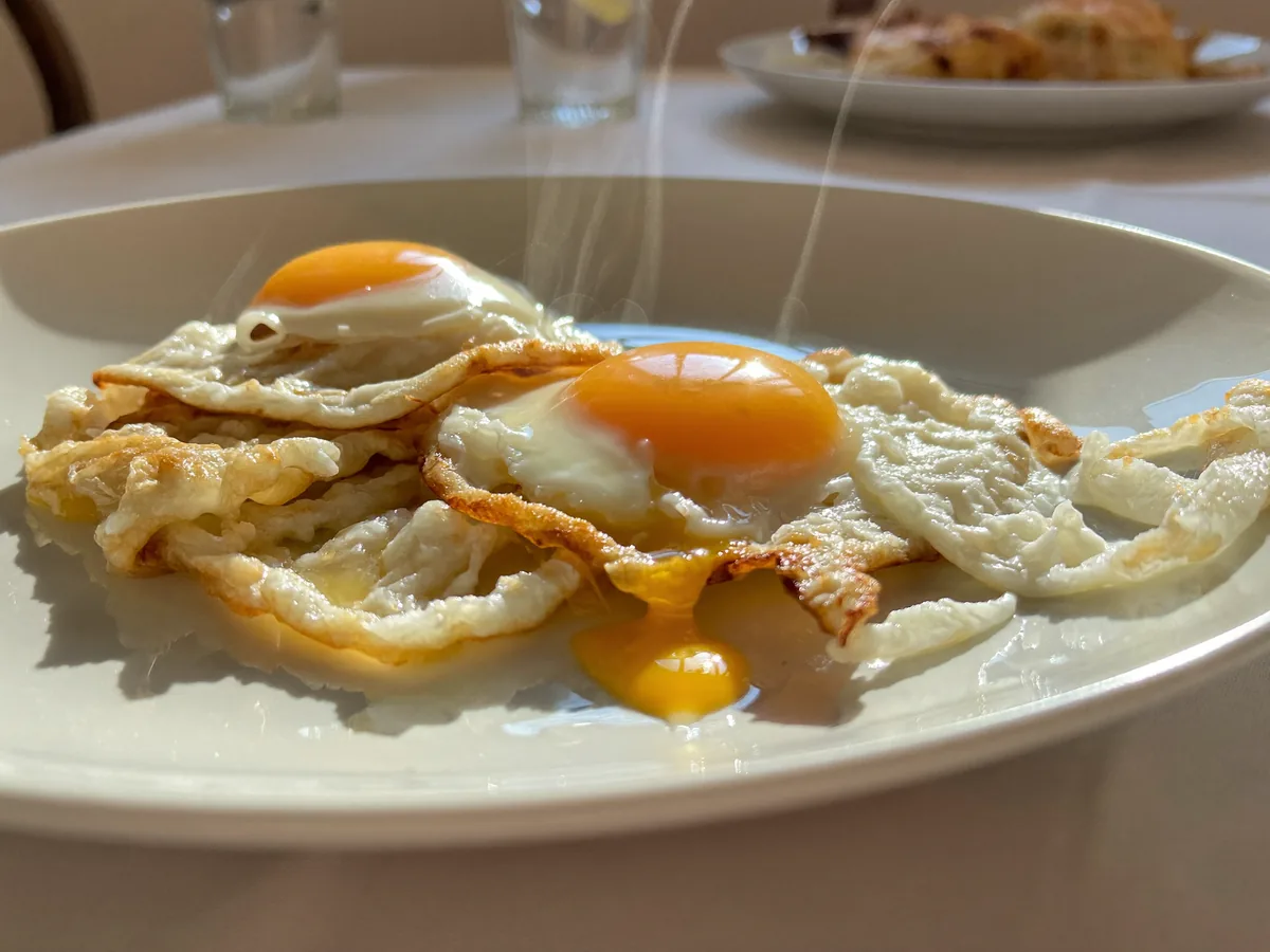 Яичница с чесночными стрелками