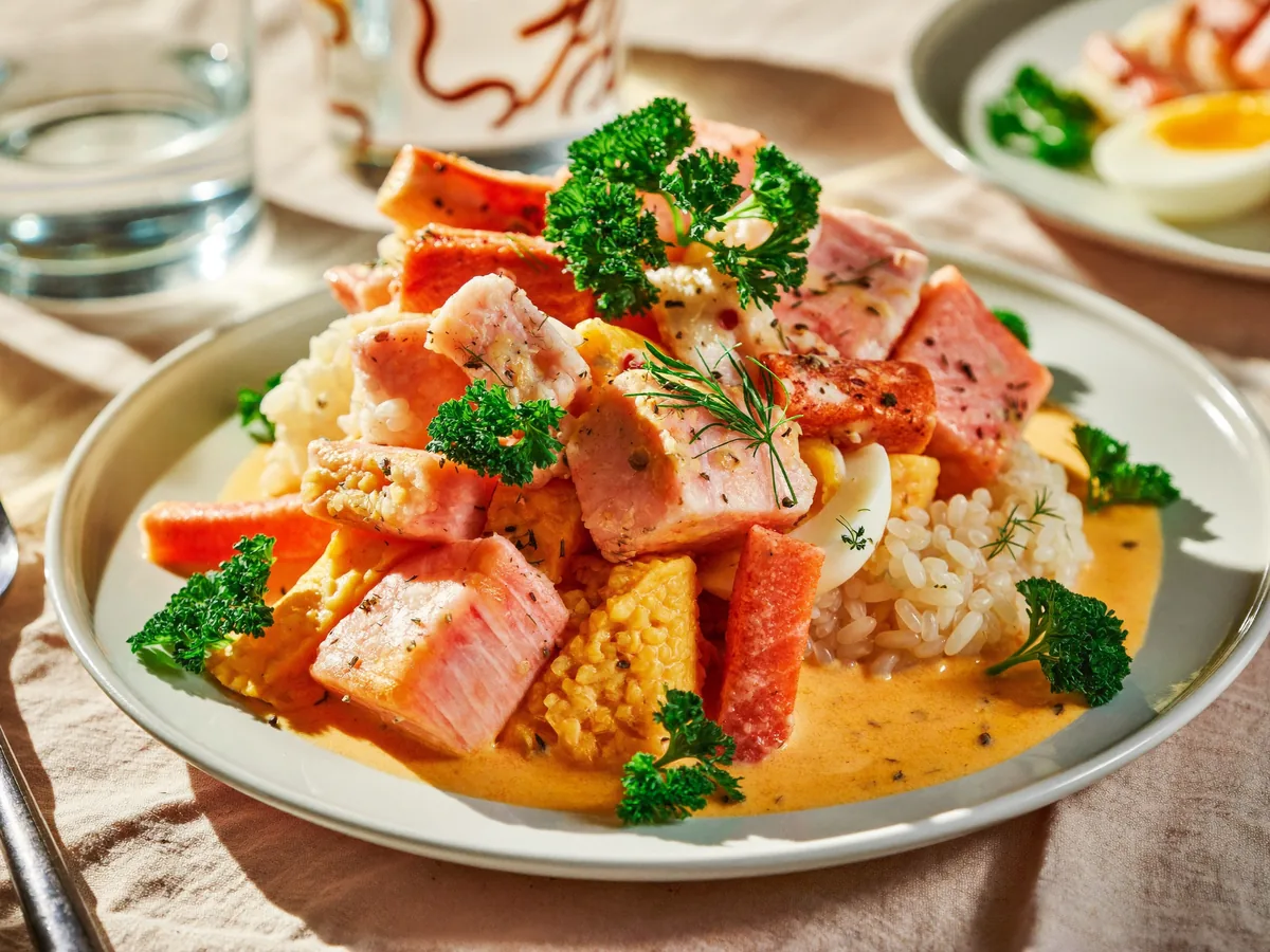 Закусочный торт с красной рыбой