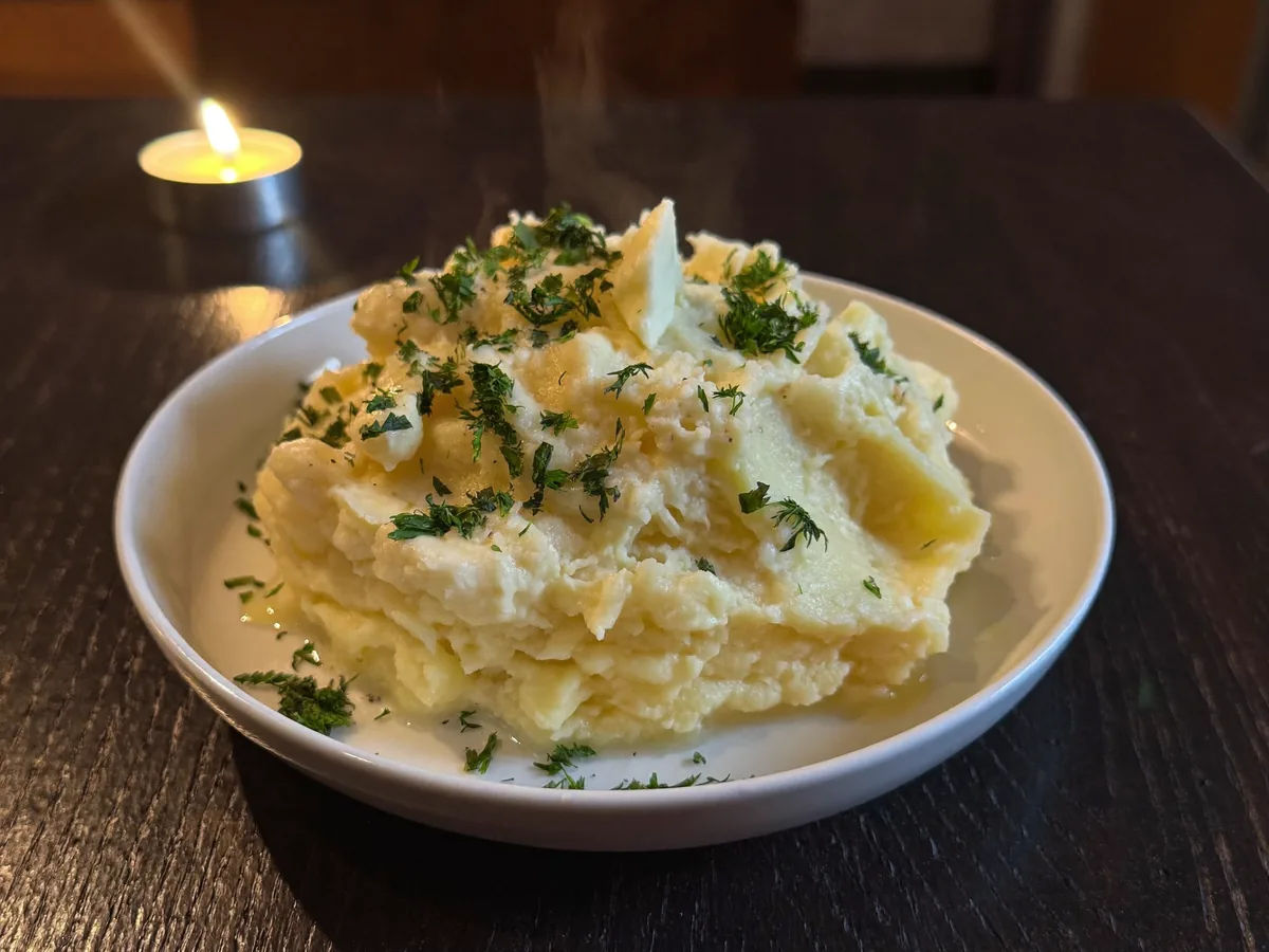 Жареный картофель с розмарином и чесноком
